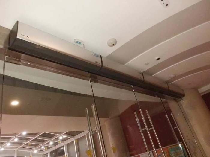 商業(yè)中心風(fēng)幕機(jī)安裝