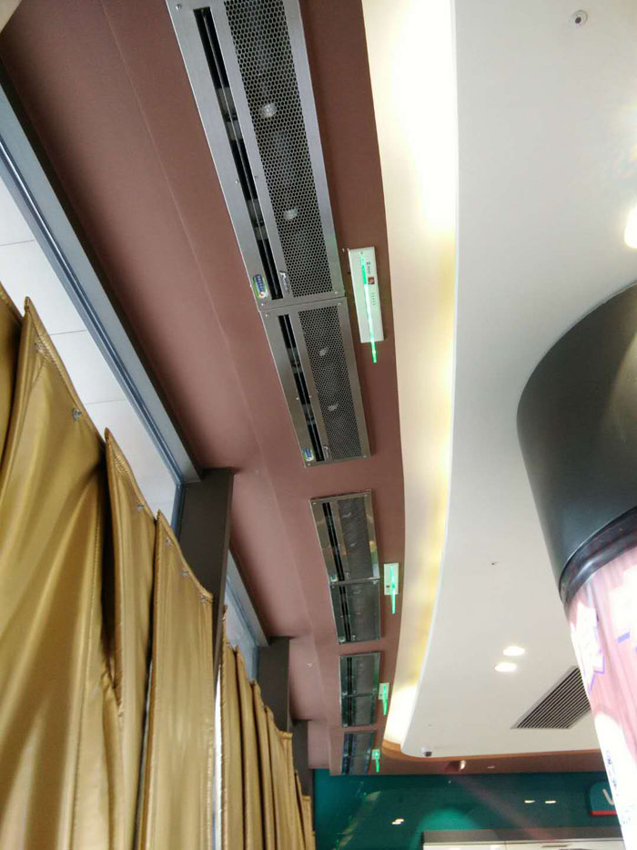 萬達(dá)廣場風(fēng)幕機(jī)安裝實(shí)例