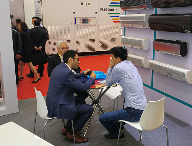 國(guó)外客戶咨詢風(fēng)幕機(jī)產(chǎn)品